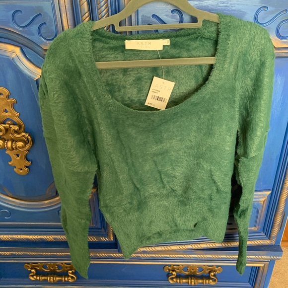 ⭐️ASTR the label Fuzzy Crop Sweater Super Soft LG - Picture 2 of 6